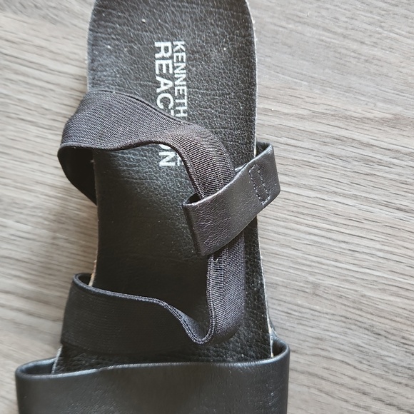 Kenneth Cole Reaction black leather flat sandals, size 6.5 - Picture 5 of 10